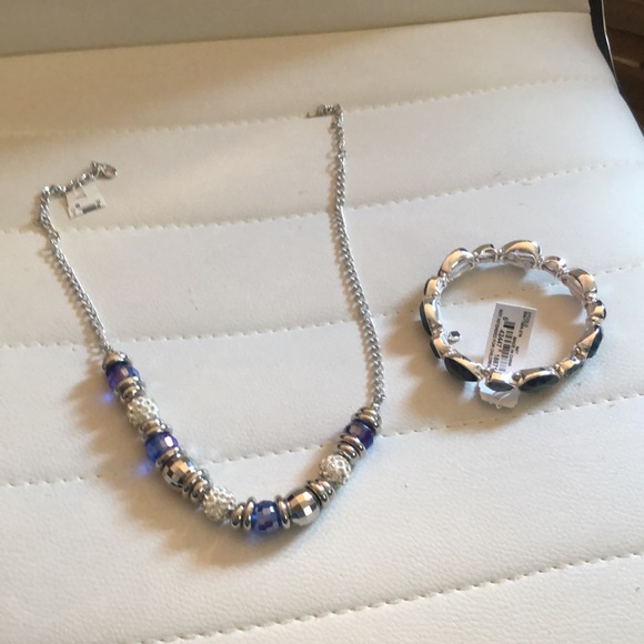 Nine West Jewelry - Beautiful shiny necklace and stretch bracelet